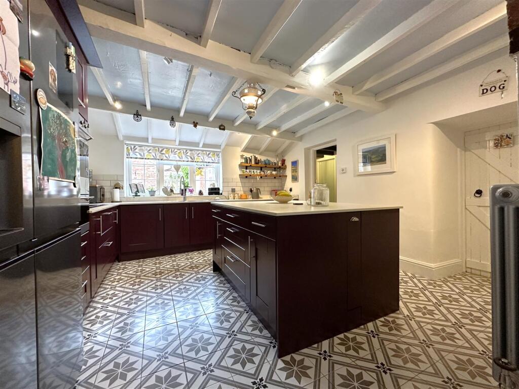 Open-Plan Kitchen Space 259