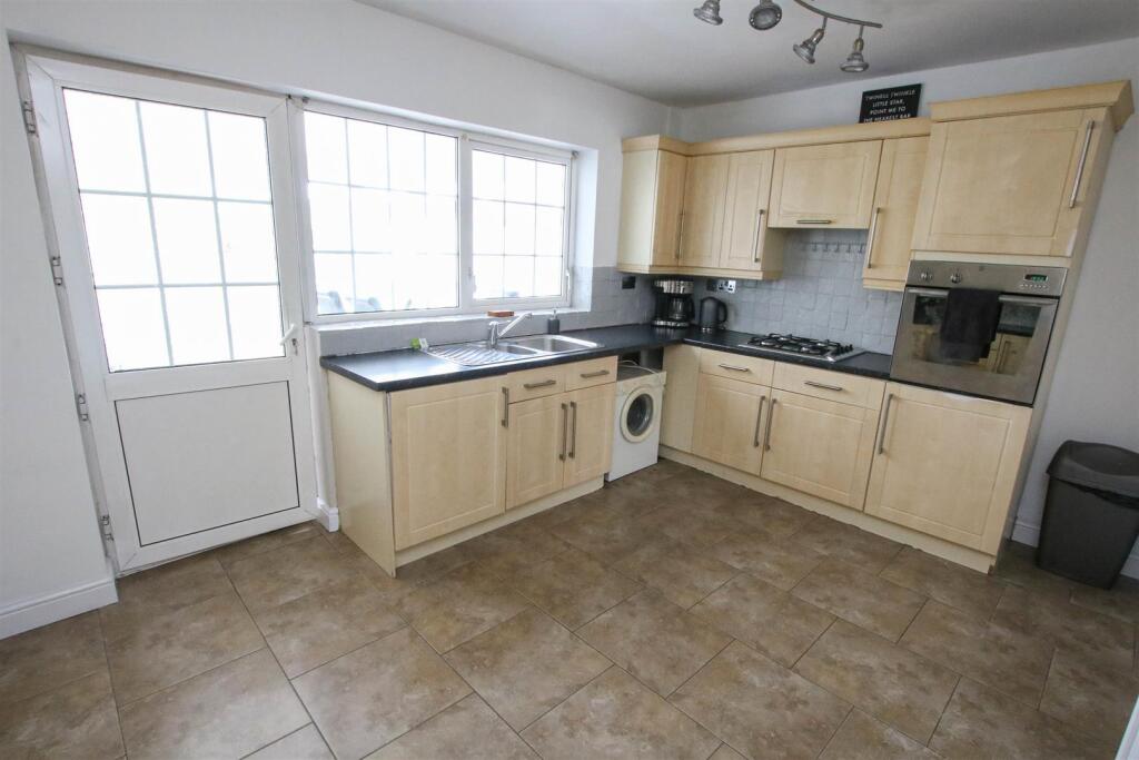 DINING/KITCHEN