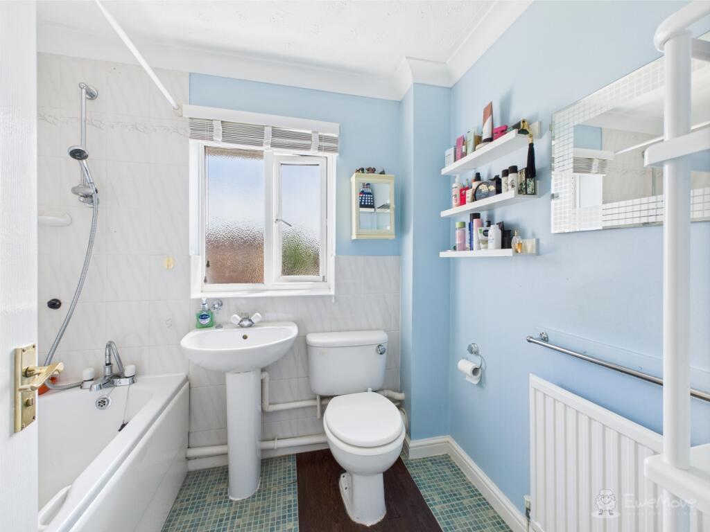 Bathroom- Mark Stephens EweMove Newmarket and Soha