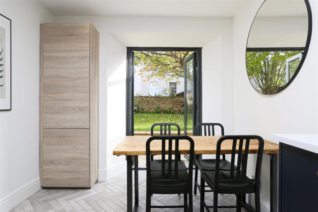 Garden Flat 19 Westfield Park 27.jpg