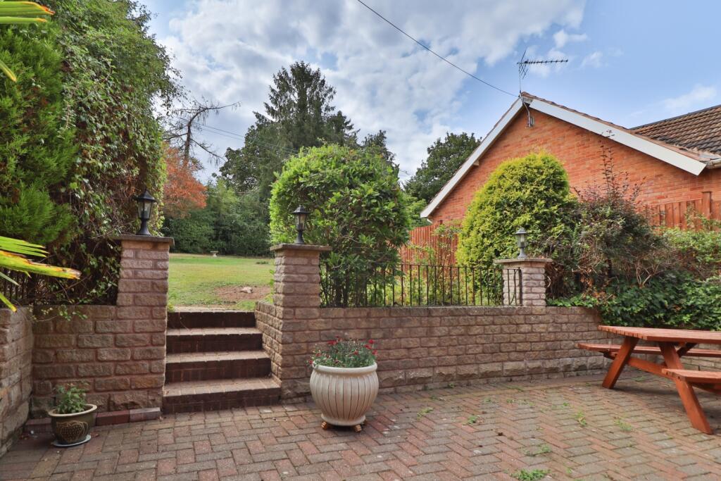steps into garden from patio
