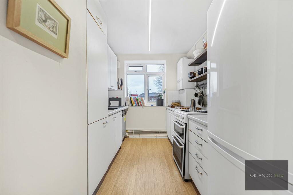 Flat 10, Tait Court SW8 2EU-4.jpg