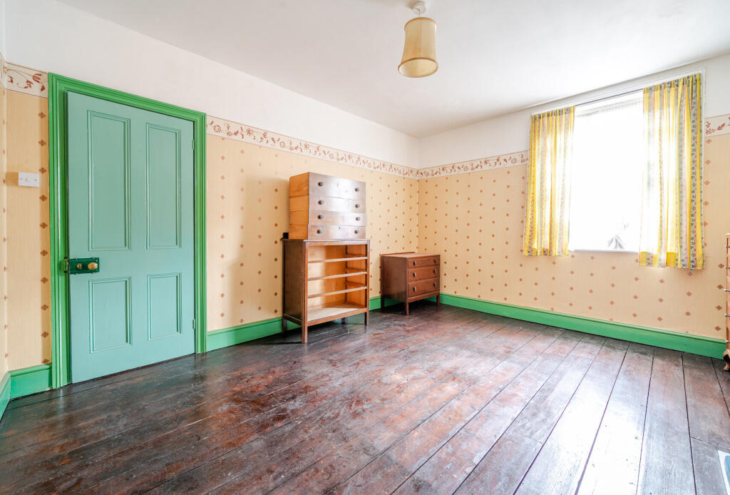 1372392-10-68f8de...