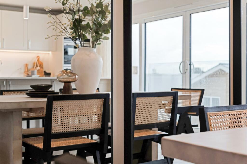 304 Sandbanks Road 327170 - (12).jpg