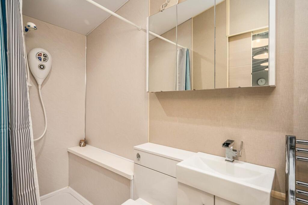 Sun room shower room