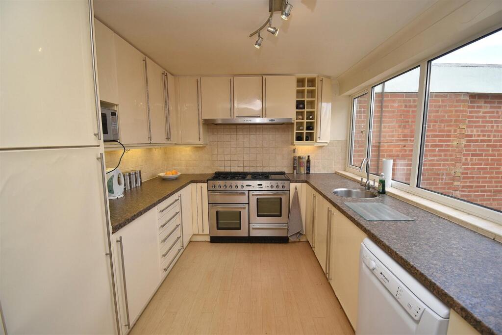Kitchen.JPG