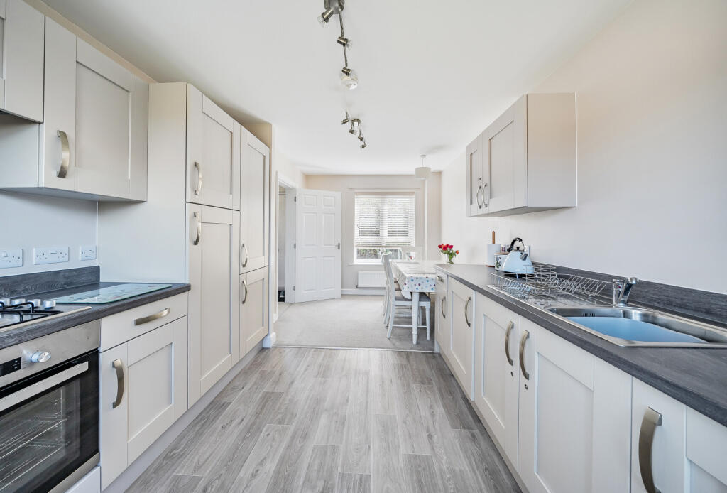 1330208-5-68839f4...