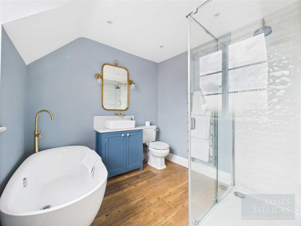 Luxurious Bathroom
