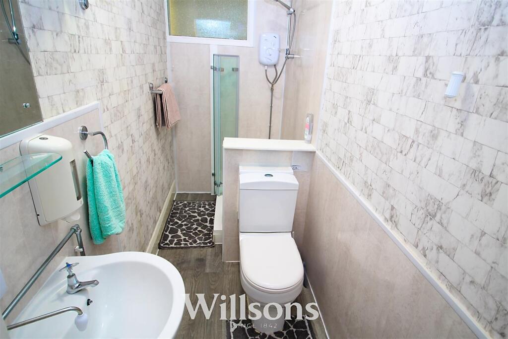 flat 2 shower rm.jpg