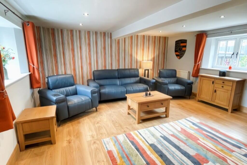 Lounge 2 edit