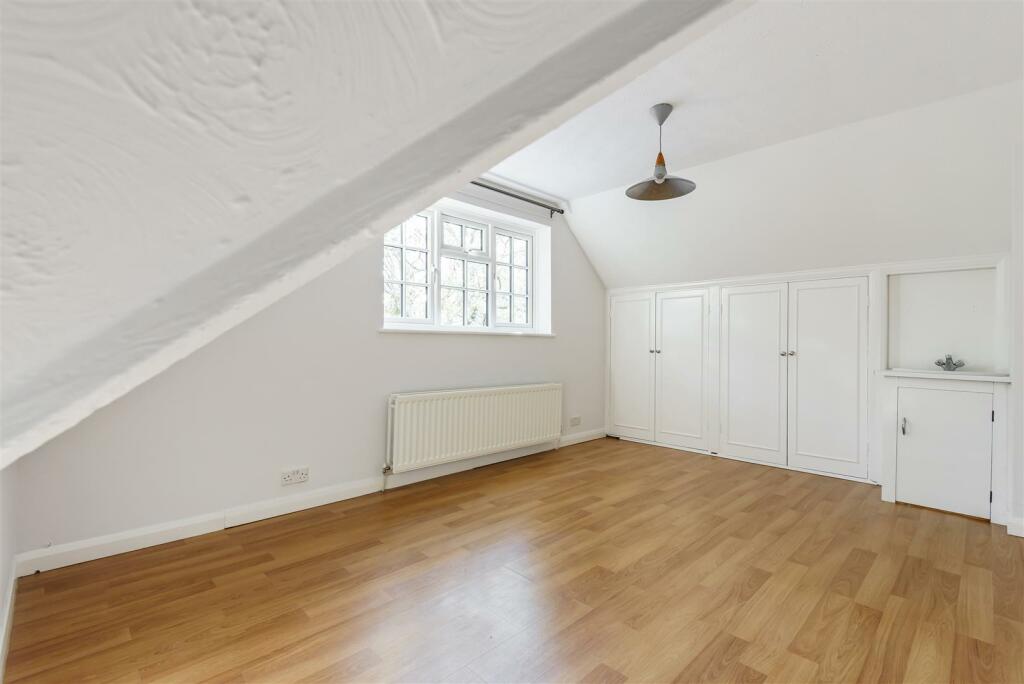 Bedroom 2 - Cedar Cottage.jpg