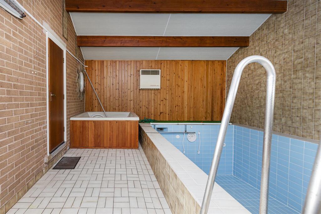 Bramleys Estate Agents - Gleneagles Way - Fixby (8