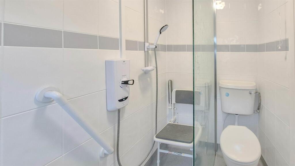 SHOWER ROOM