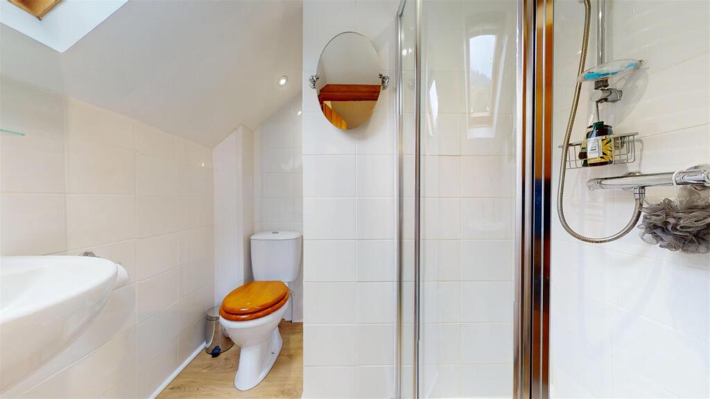 EN SUITE SHOWER ROOM