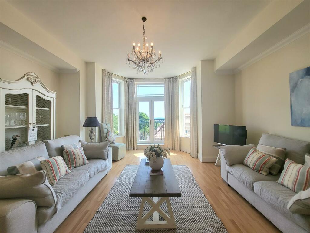 Open-Plan Living Space &amp; Kitchen