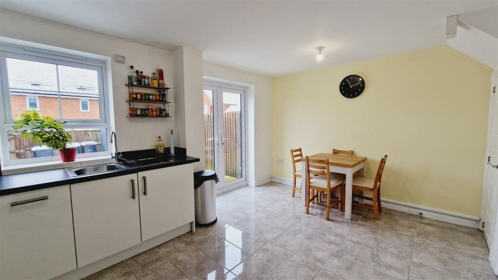 Kitchen/diner 2