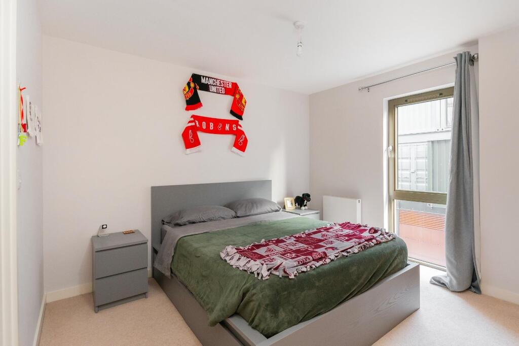 1A0Y5WW - Bedroom E.jpg