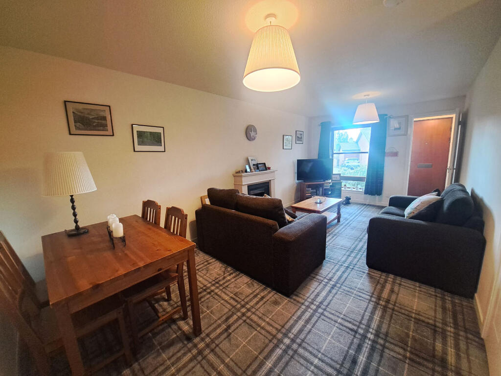 Lounge/ Dining Area