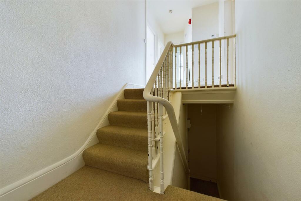 Flat 4, 41 Redland Road, Bristol BS6 6AG | Leaseho