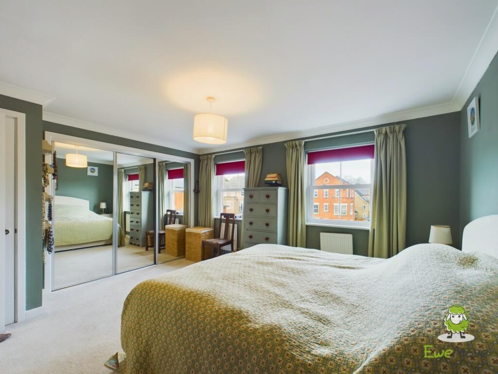 CAM03778G0-PR0142-STILL025