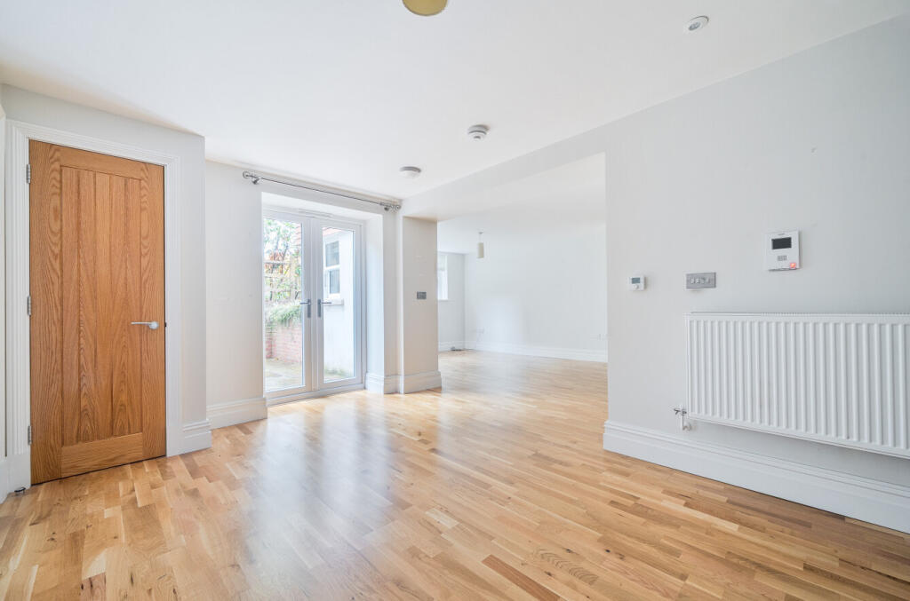 1376315-18-690c86...