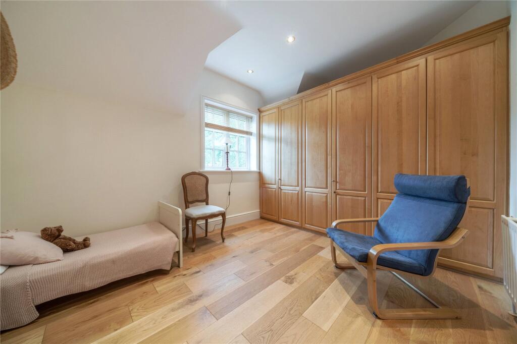 Dressing Room/Bed 4
