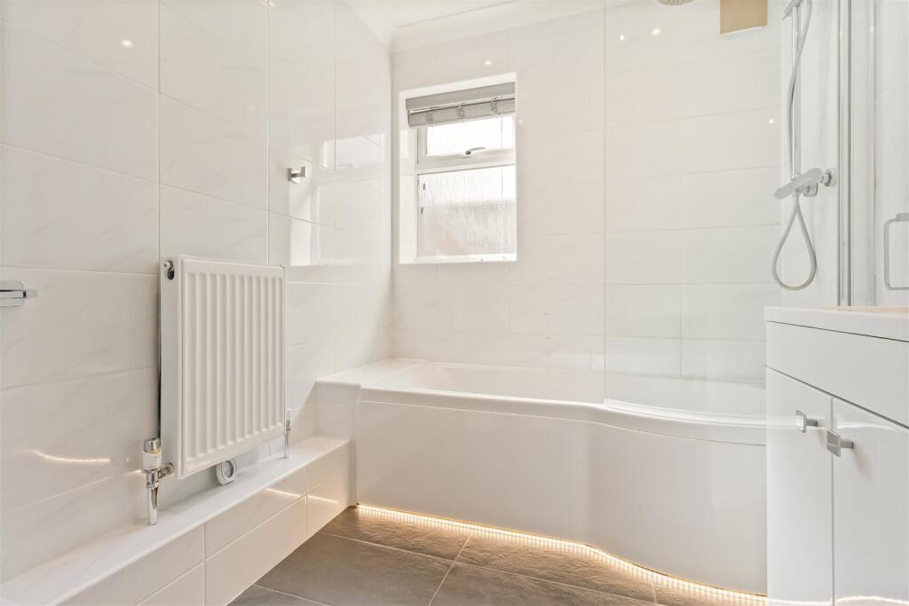 5a Tamarisk Way_011.JPG