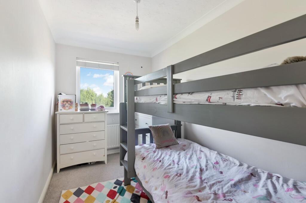 FARRIERS CLOSE,15-36.jpg