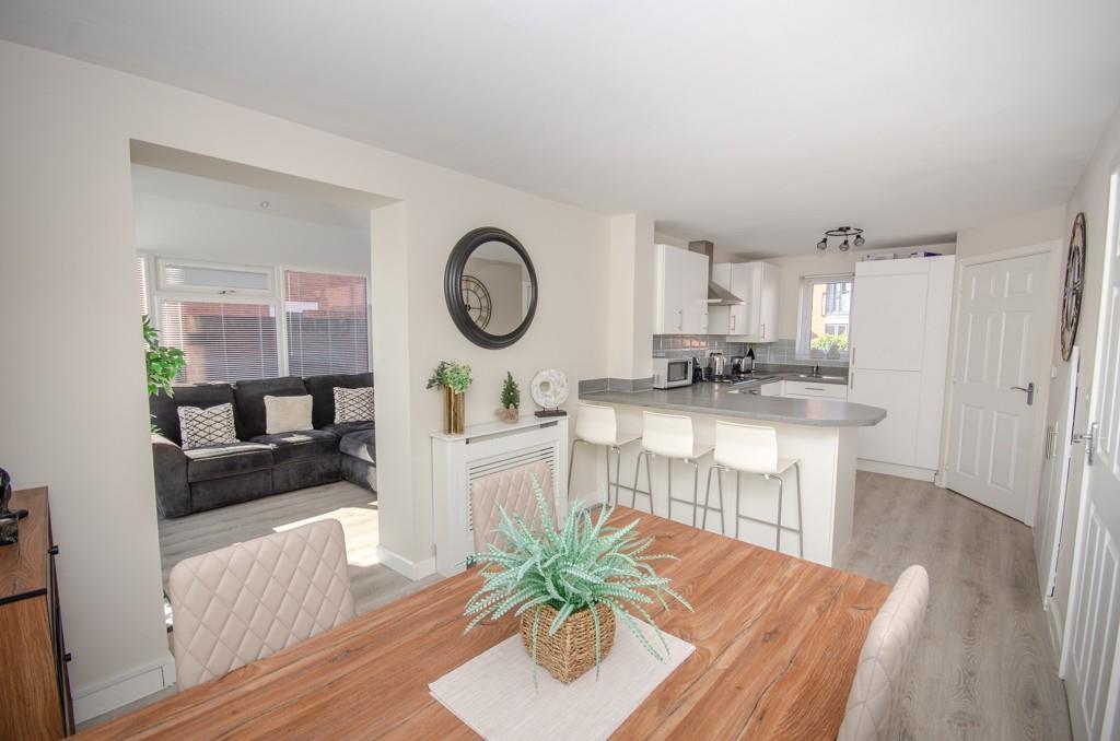 Dining area pic 2.jpg