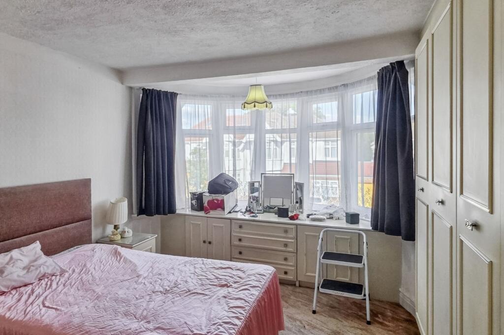 64 Alicia Gardens, Kenton, Harrow, Middlesex HA3 8JE