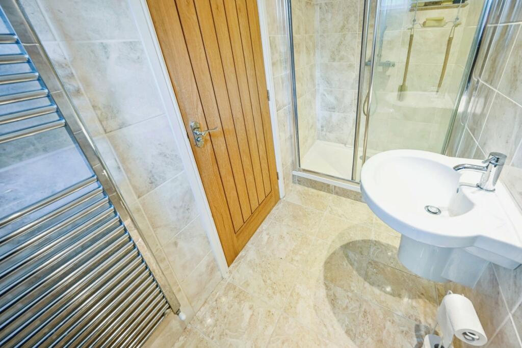 Main Bed En-Suite