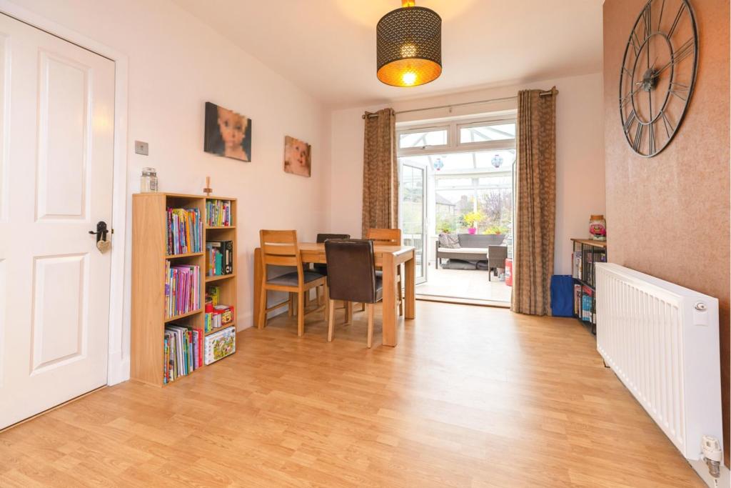 Lounge/Dining Room