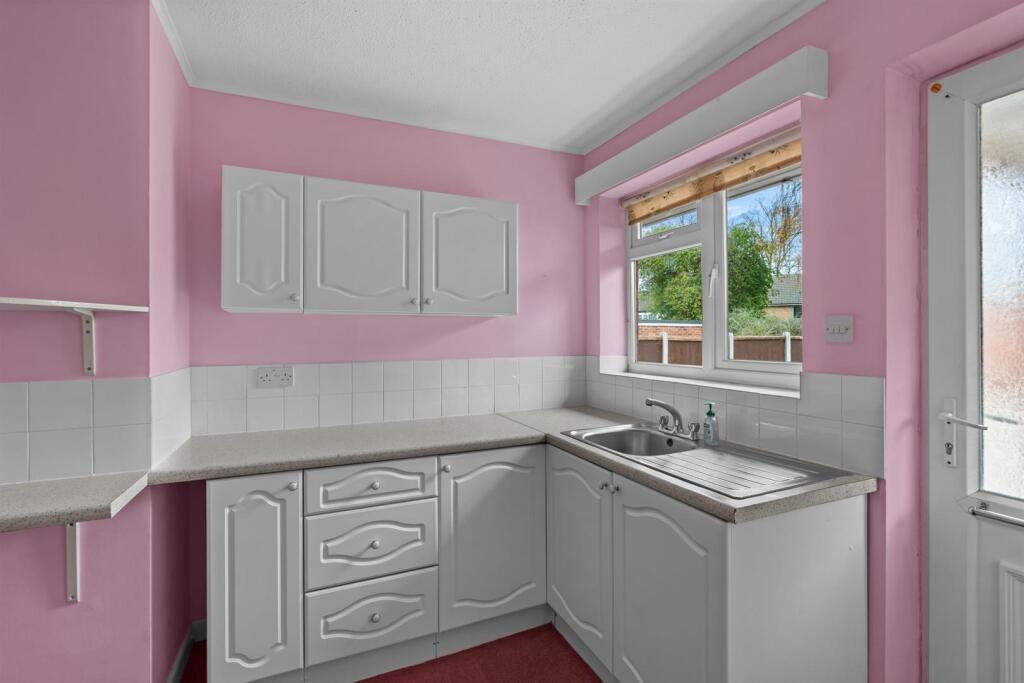 35MeadowViewRd-014.jpg