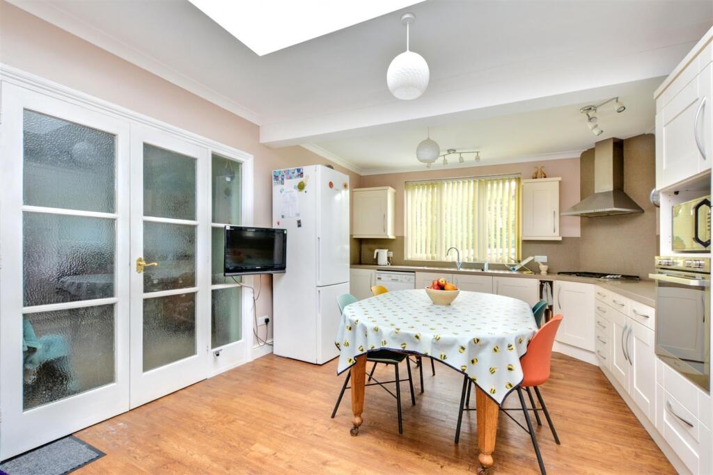 Kitchen_4.jpeg