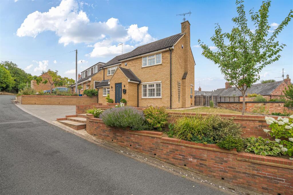 6 New Road, Greens Norton (5).jpg