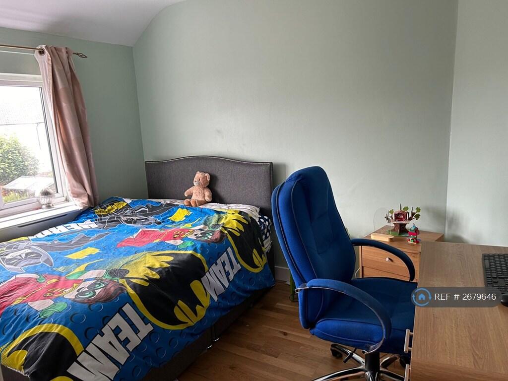 2nd Bedroom 
