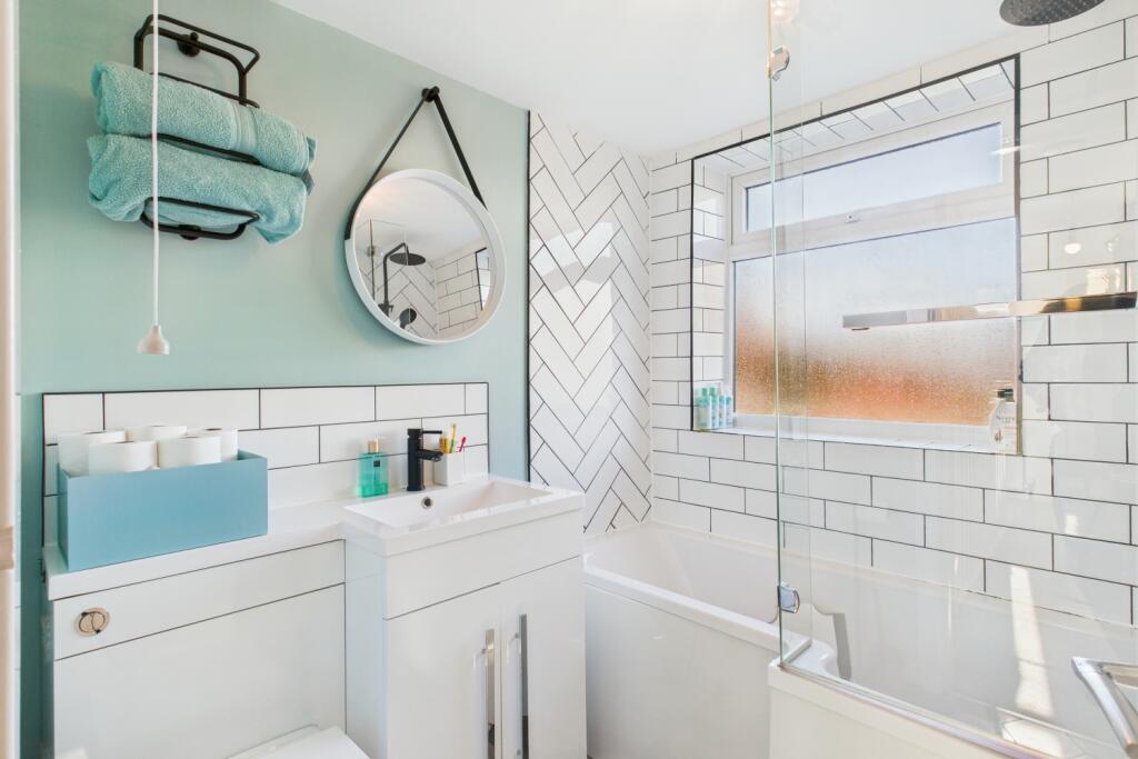 CAM03162G0-PR0227-STILL013