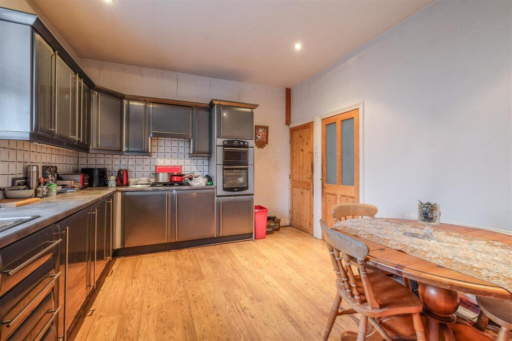 Kitchen/ Dining