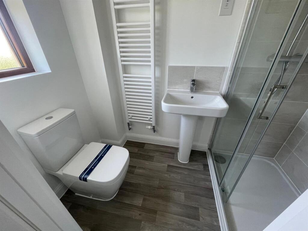 En-suite #2.jpg