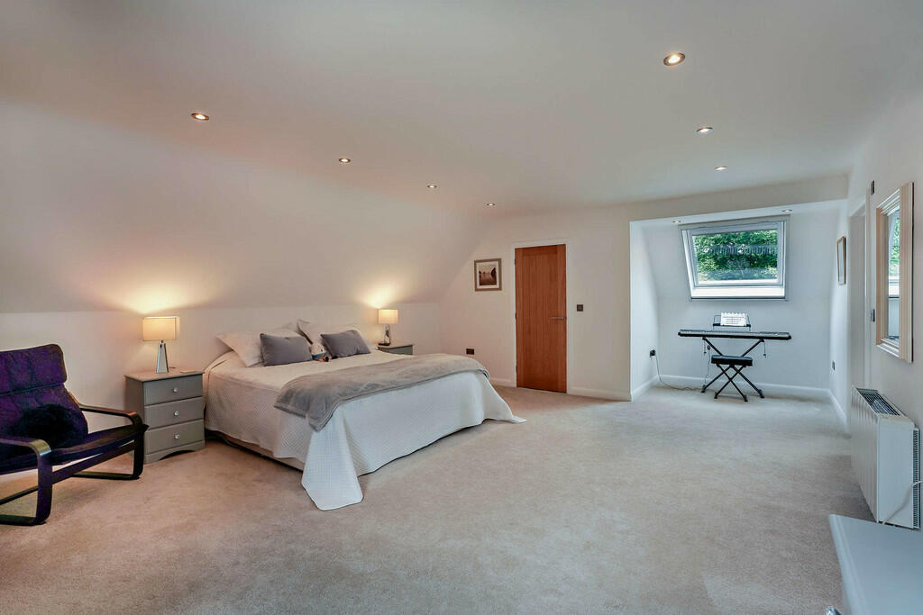 8600910-interior2...