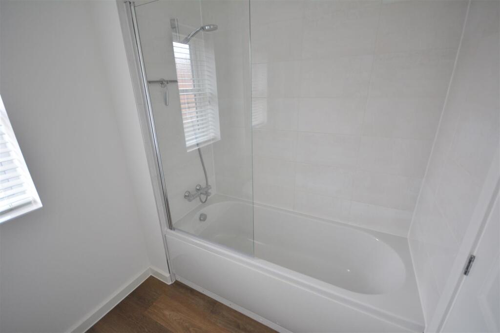 Bathroom.JPG
