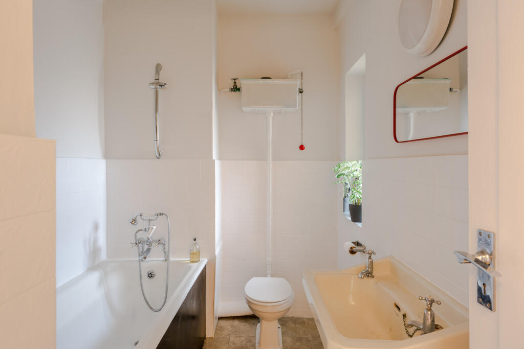 264694 - 56 Marine Court-17.jpg