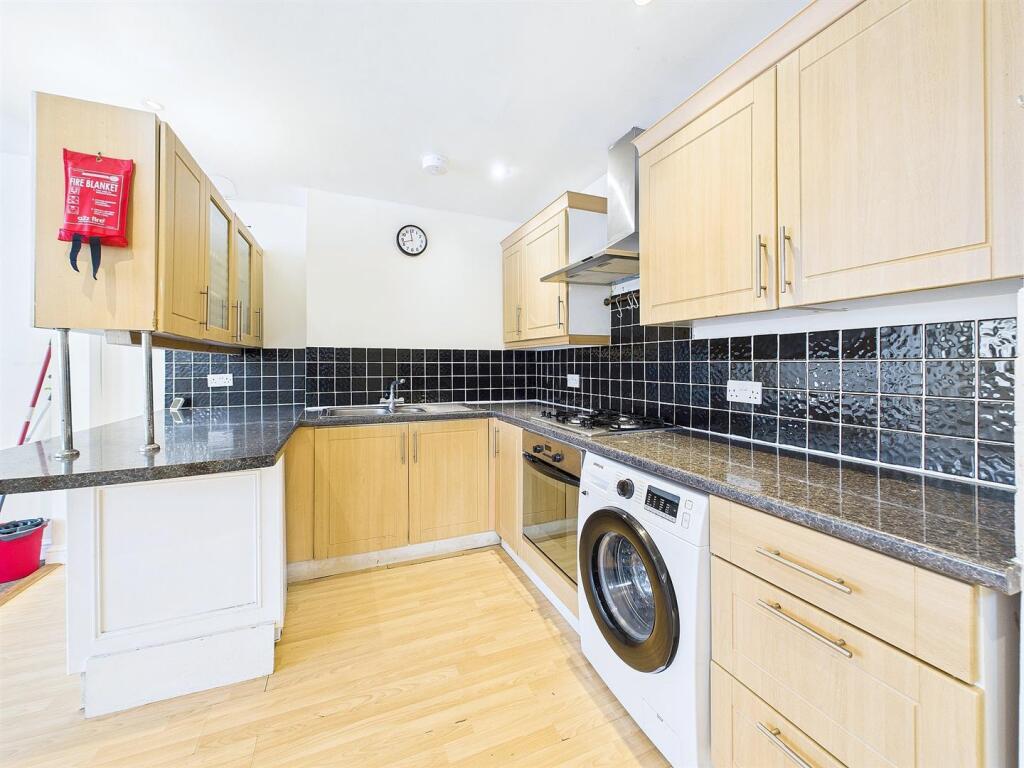 3 - 4 Bedroom End Terrace House.jpg