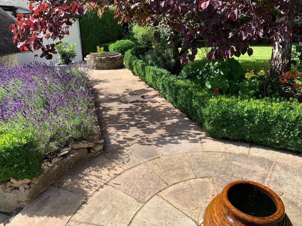 GARDEN PATH TO REAR LAWN.jpg