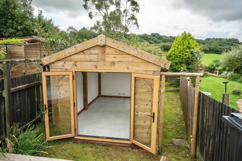 SUMMERHOUSE