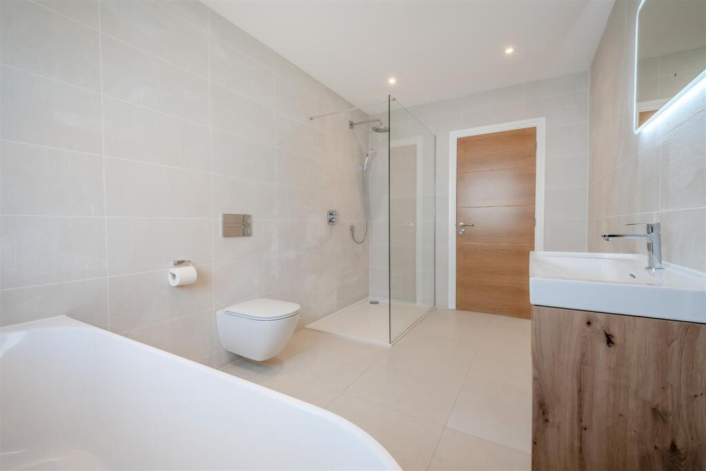 8652668-interior30.jpg