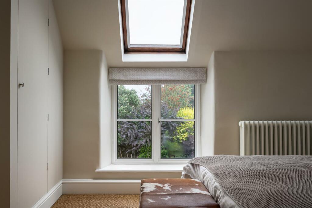 20 - 3 Itlay - GL7 7HZ - Web.jpg