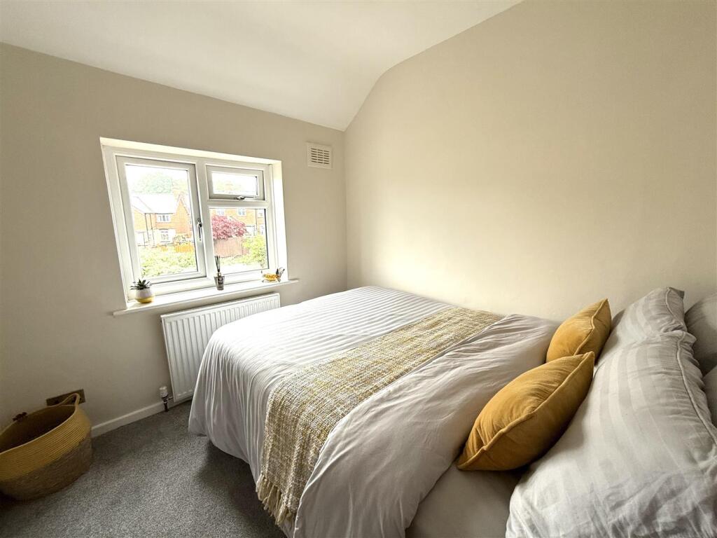 62 green lane bed 2.jpeg