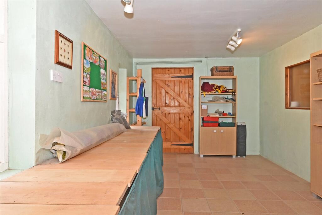 Games Room / Stores