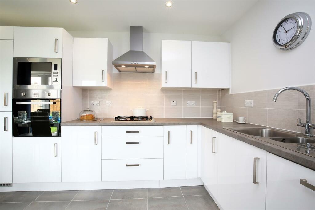 Kitchen/dining/family area